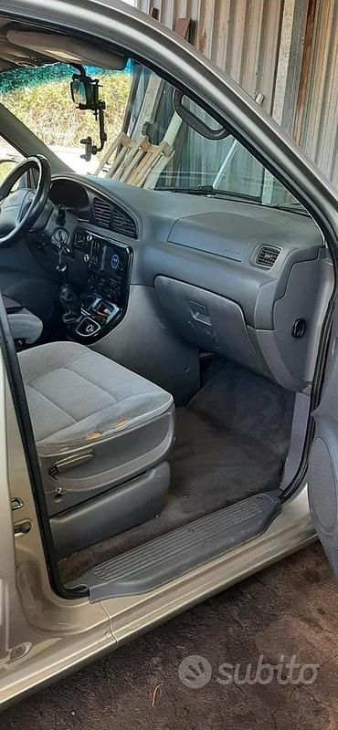 Usata Kia Carnival 2000 Grigio Monovolume