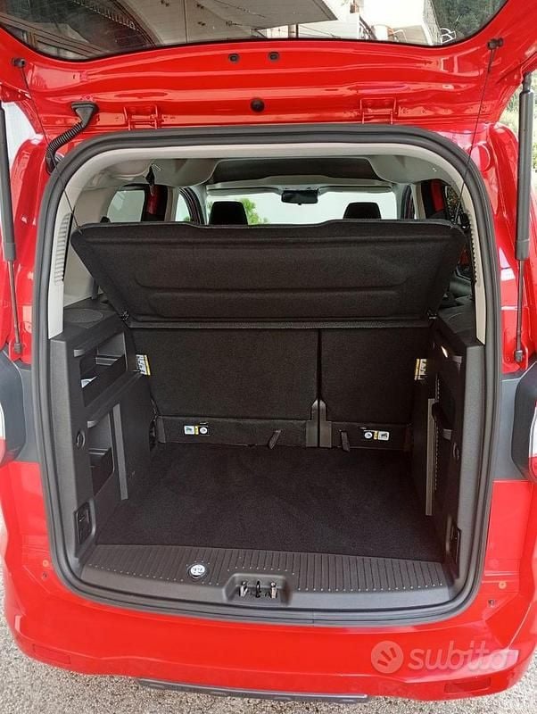Usata Ford Tourneo Courier Sport 101 CV (74 kW) 2019 Rosso Monovolume