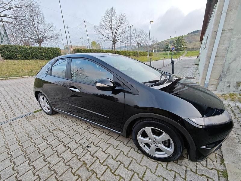 Usata Honda Civic 2010 Nero Monovolume