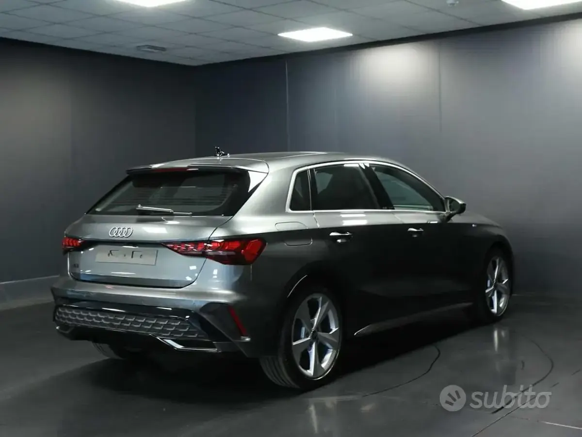 Nuova Audi A3 S-Line 150 CV (110 kW) 2025 Grigio Berlina