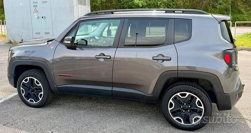 Usata Jeep Renegade 170 CV (125 kW) 2015 Grigio SUV