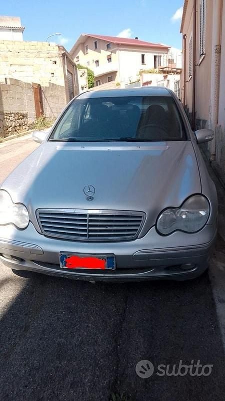 Usata Mercedes C220 Elegance 143 CV (105 kW) 2001 Grigio Berlina