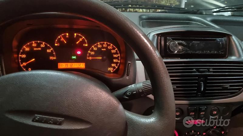 Usata Fiat Punto 60 CV (44 kW) 2001 Rosso Berlina