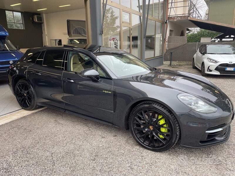 Grigio Usata 2019 Porsche Panamera Sport Turismo Tre volumi | 47.800 € (Super prezzo) - Immagine 1/4