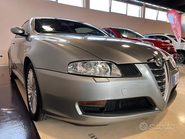 Usata Alfa Romeo GT Progression 165 CV (121 kW) 2003 Grigio Coupé