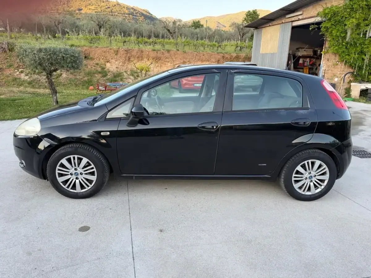 Usata Fiat Grande Punto Dynamic 90 CV (66 kW) 2006 Nero Utilitaria