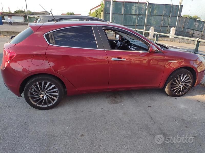 Usata Alfa Romeo Giulietta 140 CV (102 kW) 2011 Rosso Utilitaria