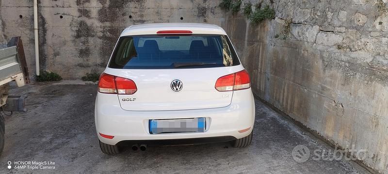 Usata VW Golf VI 110 CV (80 kW) 2009 Bianco Utilitaria