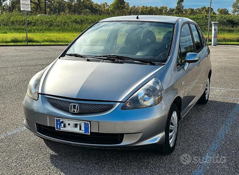 Usata 2004 Honda Jazz Due volumi | 2900 € (Molto cara) - Immagine 1/4