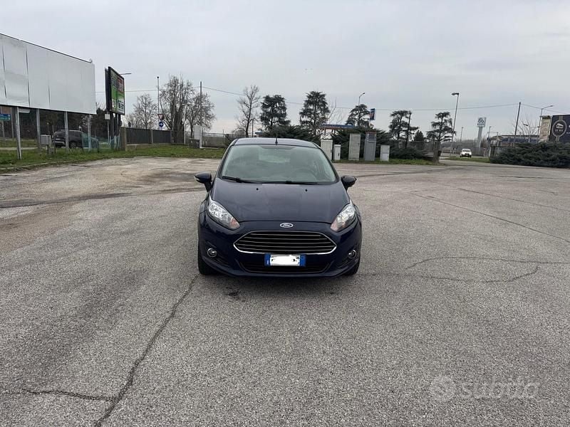 Blu Usata 2014 Ford Fiesta Business Edition Tre volumi | 2500 € (Buon prezzo) - Immagine 1/4