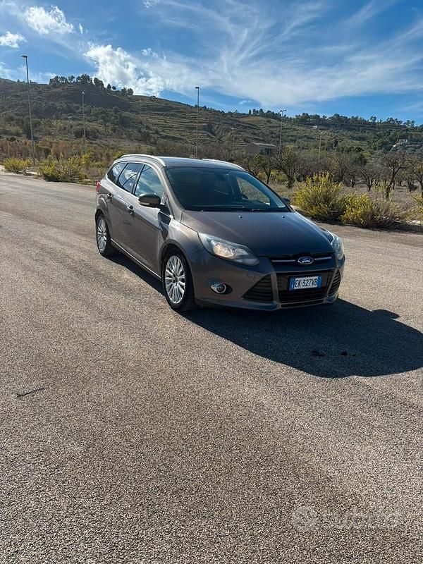 Usata Ford Focus 120 CV (88 kW) 2011 Marrone Station wagon