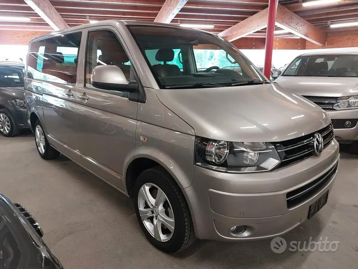 Usata VW Multivan 180 CV (132 kW) 2010 Grigio Monovolume