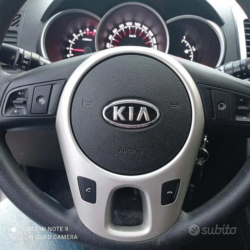 Usata Kia Venga EX 90 CV (66 kW) 2011 Grigio Utilitaria
