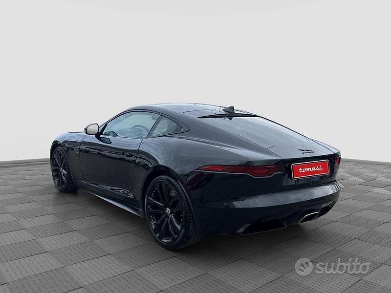 Usata Jaguar F-Type R-Dynamic 301 CV (221 kW) 2024 Santorini black Coupé
