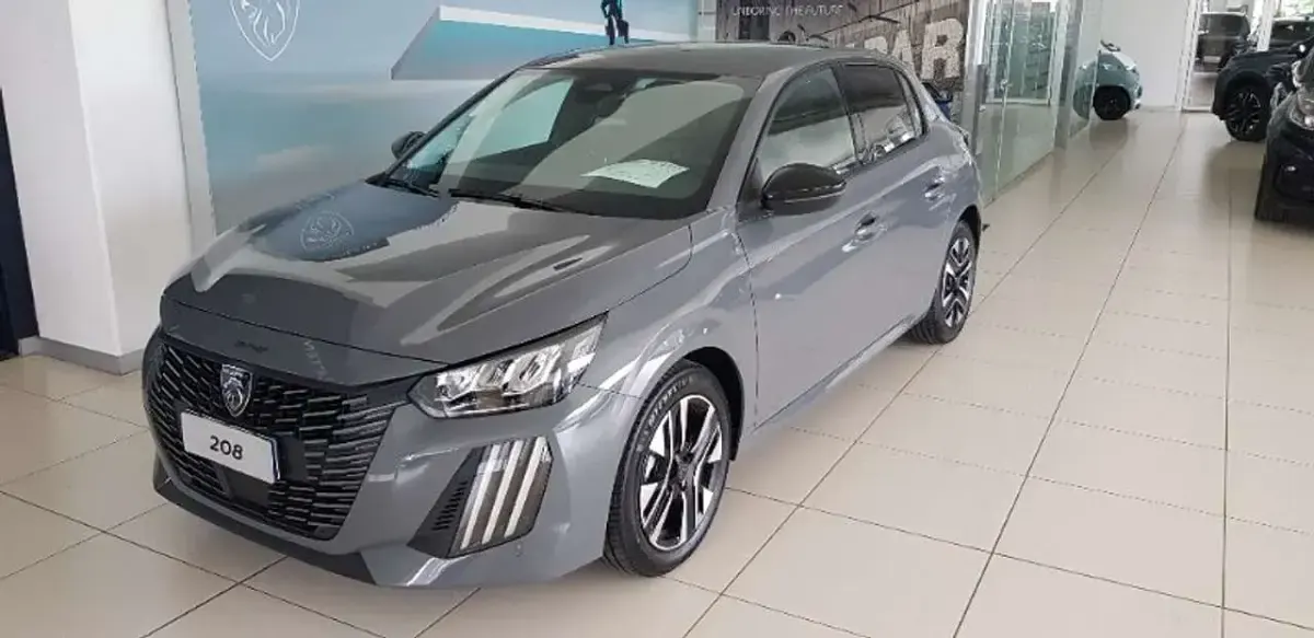 Usata Peugeot 208 Allure 101 CV (74 kW) 2025 Grigio Utilitaria