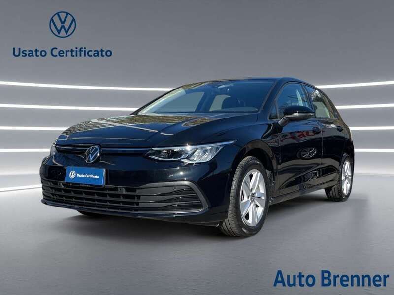 Nero perla Usata 2024 VW Golf VIII Life Tre volumi | 24.900 € (Buon prezzo) - Immagine 1/4