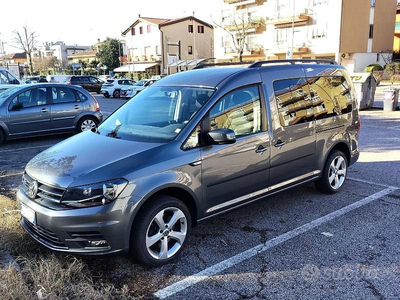Usata VW Caddy Maxi 110 CV (80 kW) 2017 Grigio Monovolume