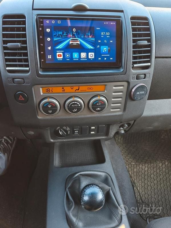Second-hand Nissan Navara 171 CP (125 kW) 2006 Gri Pickup