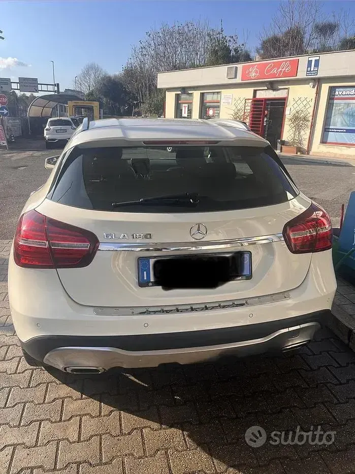 Usata Mercedes GLA180 Business 122 CV (89 kW) 2017 Bianco SUV