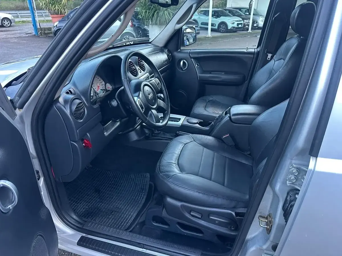 Usata Jeep Cherokee Limited 150 CV (110 kW) 2003 Argento SUV