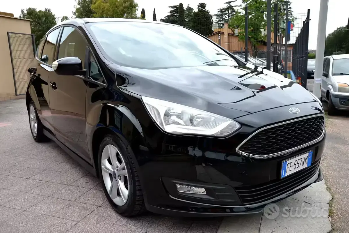 Begagnad Ford C-MAX 120 HK (88 kW) 2016 Svart Minibuss