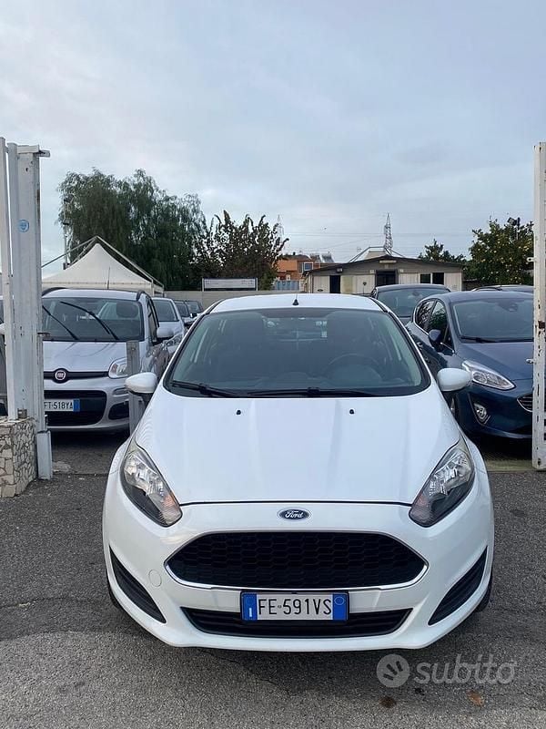 Bianco Usata 2016 Ford Fiesta Tre volumi | 5700 € (Ottimo prezzo) - Immagine 1/4