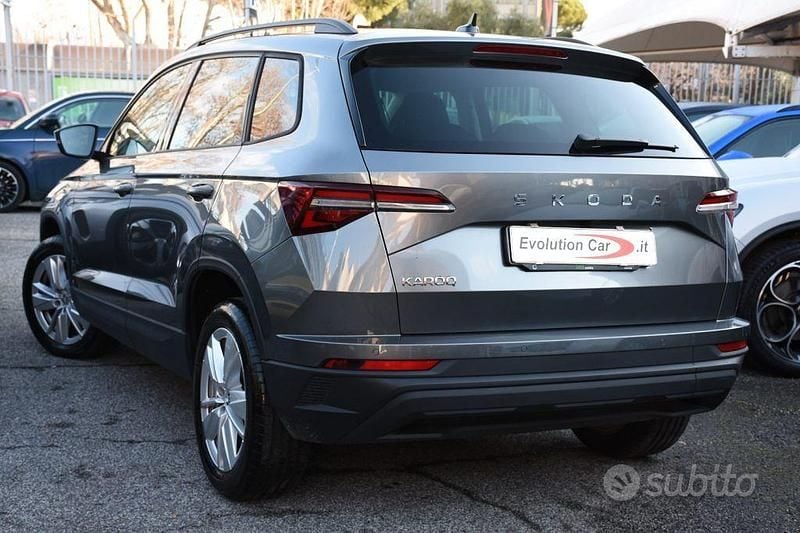 Usata Skoda Karoq Executive 116 CV (85 kW) 2024 Grigio metallizzato SUV