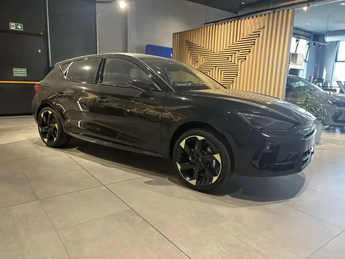Nuova Cupra Leon 150 CV (110 kW) 2026 Nero midnight Utilitaria