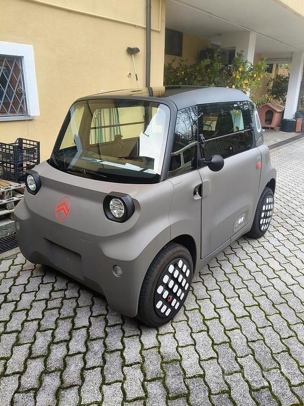 Nuova Citroën AMI 2025 Grigio Berlina