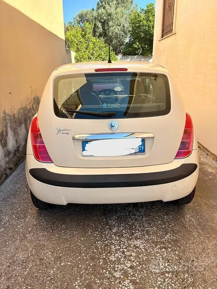 Usata Lancia Ypsilon 60 CV (44 kW) 2004 Utilitaria
