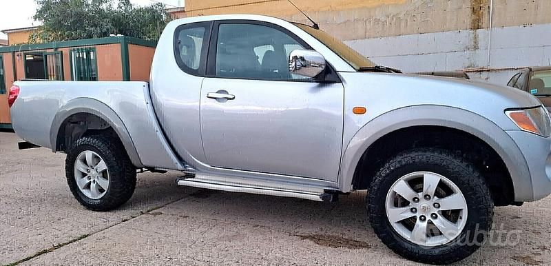 Usata Mitsubishi L200 Invite 136 CV (100 kW) 2008 Grigio Pick-up