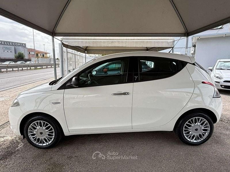 Usata Lancia Ypsilon Silver 95 CV (69 kW) 2016 Bianco Utilitaria