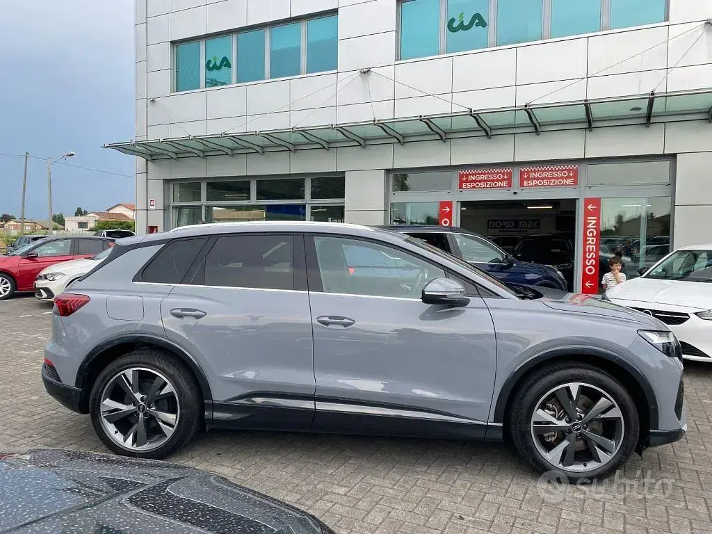 Usata Audi Q4 e-tron Business 150 kW (204 CV) 2023 Grigio SUV