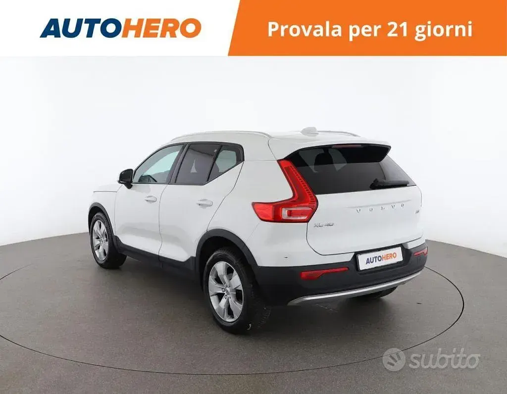 Usata Volvo XC40 Momentum 150 CV (110 kW) 2020 Bianco SUV