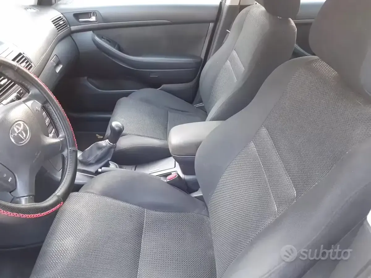 Usata Toyota Avensis 116 CV (85 kW) 2004 Nero Berlina
