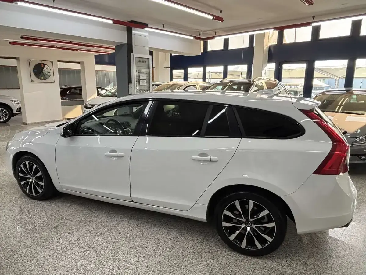 Usata Volvo V60 Dynamic 150 CV (110 kW) 2018 Bianco Station wagon