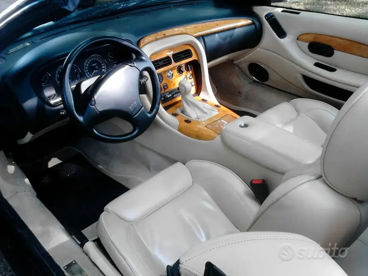 Usata Aston Martin DB7 416 CV (305 kW) 2000 Nero Cabrio