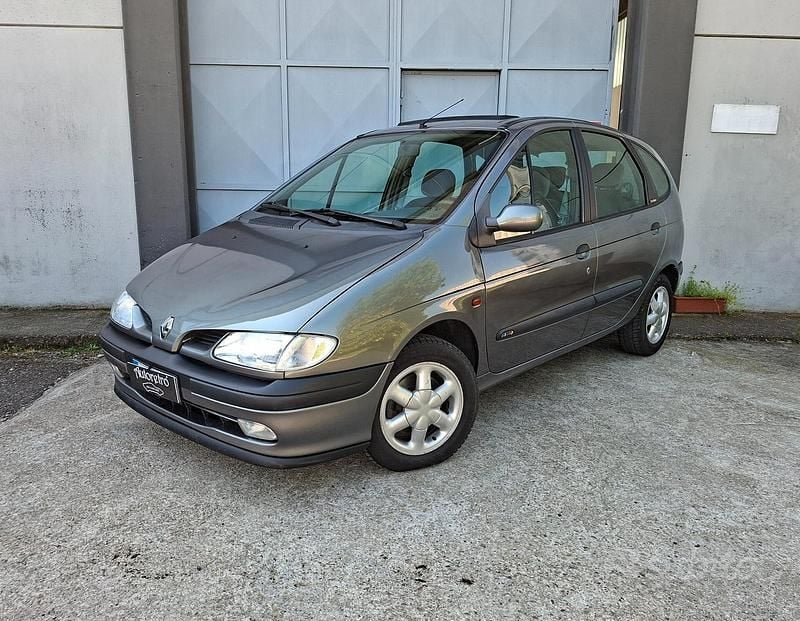 Usata Renault Scénic 107 CV (78 kW) 1999 Verde Monovolume