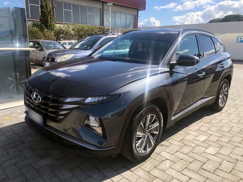 Grigio Usata 2023 Hyundai Tucson SUV | 23.900 € (Buon prezzo) - Immagine 1/4