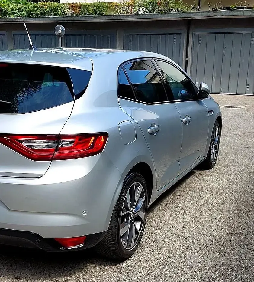 Usata Renault Mégane IV Bose Edition 132 CV (97 kW) 2017 Grigio Berlina