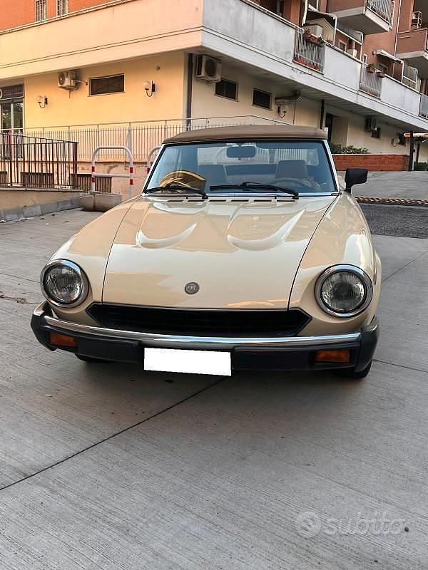 Usata Fiat 124 Spider Sport 102 CV (75 kW) 1981 Beige Cabrio