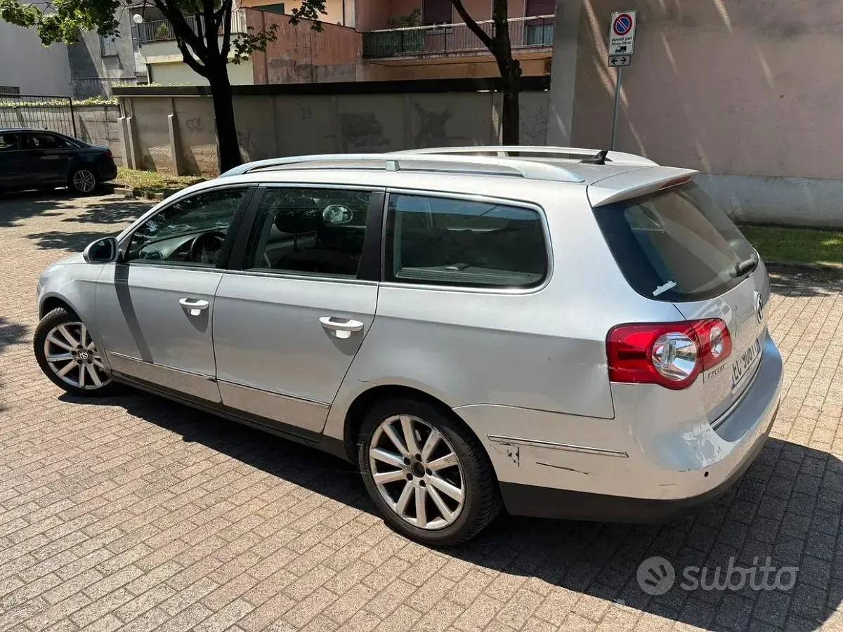 Usata VW Passat 170 CV (125 kW) 2010 Grigio Station wagon