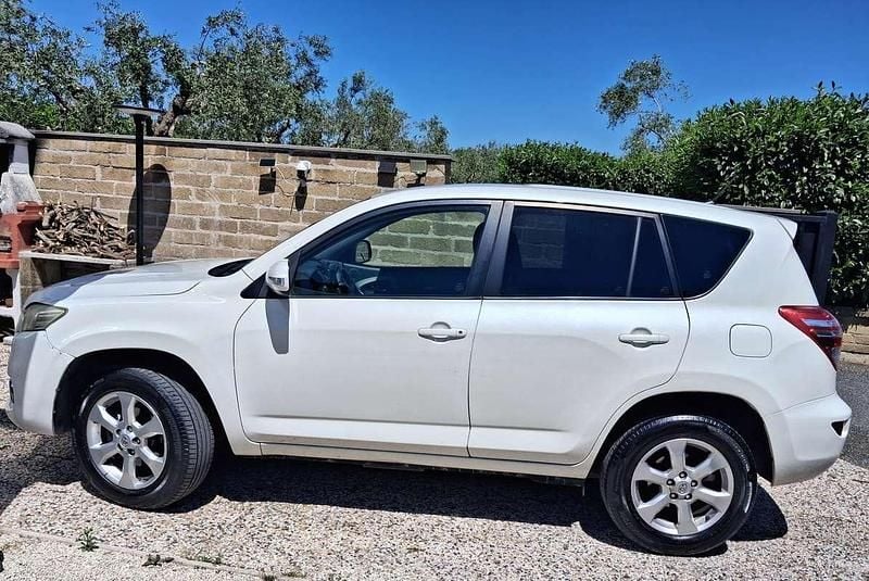 Usata Toyota RAV4 150 CV (110 kW) 2011 SUV