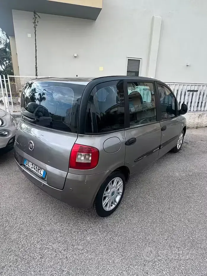 Usata Fiat Multipla 120 CV (88 kW) 2008 Grigio Monovolume