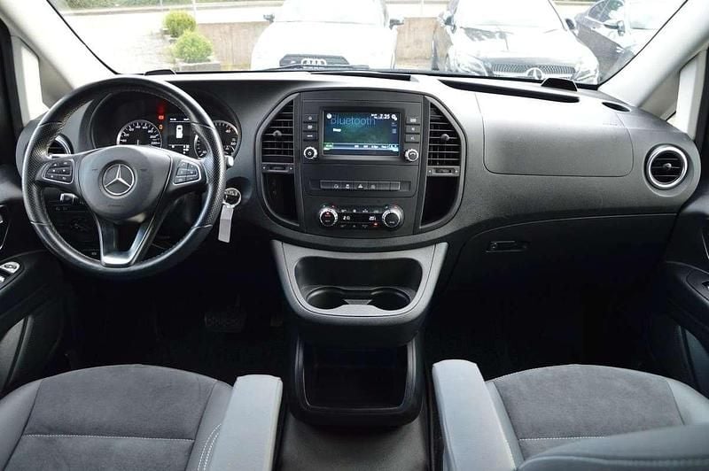 Usata Mercedes V220 163 CV (119 kW) 2020 Grigio Monovolume