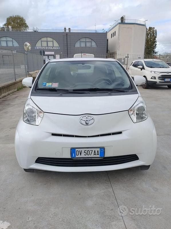 Usata Toyota iQ Sol 68 CV (50 kW) 2009 Bianco Utilitaria