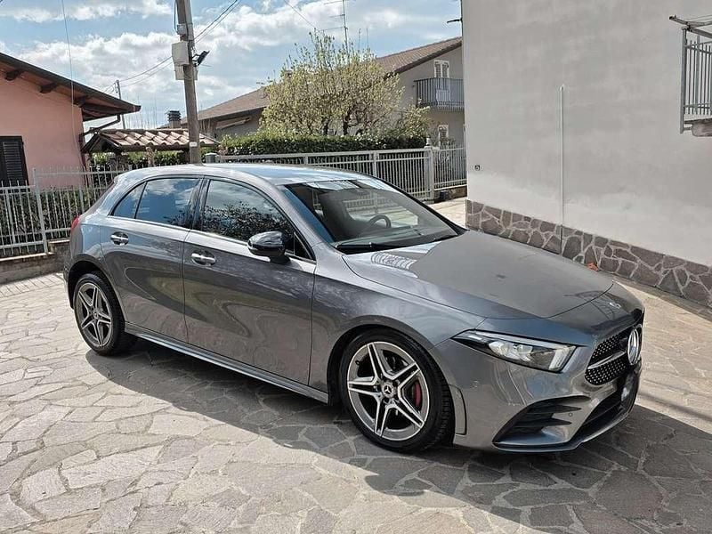 Usata Mercedes A180 AMG Line Premium 116 CV (85 kW) 2019 Grigio Berlina
