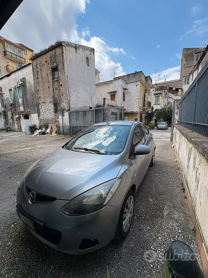 Usata Mazda 2 68 CV (50 kW) 2010 Grigio Utilitaria