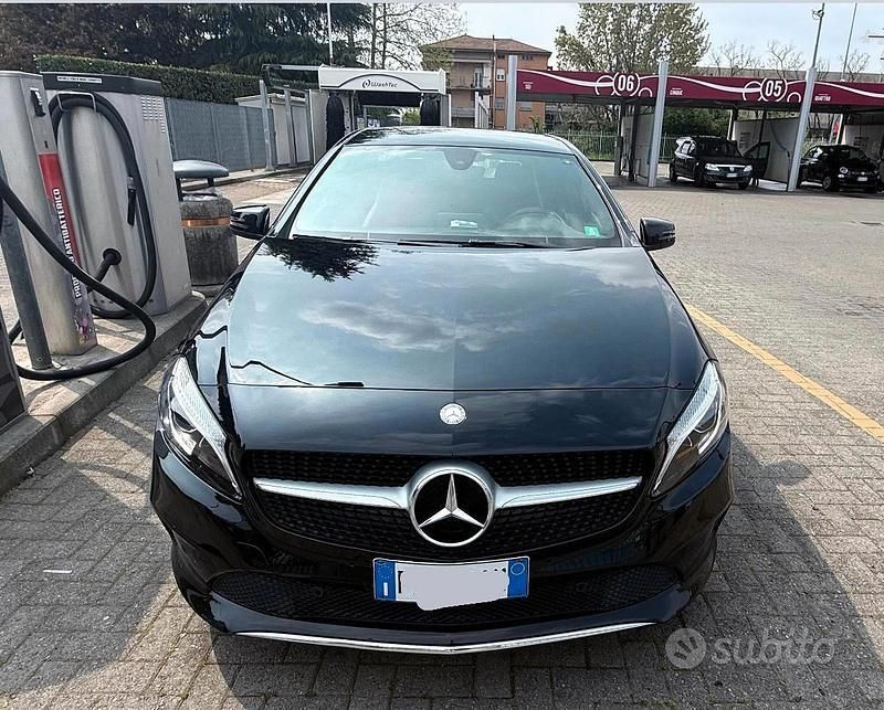 Usata Mercedes A180 109 CV (80 kW) 2017 Nero Berlina