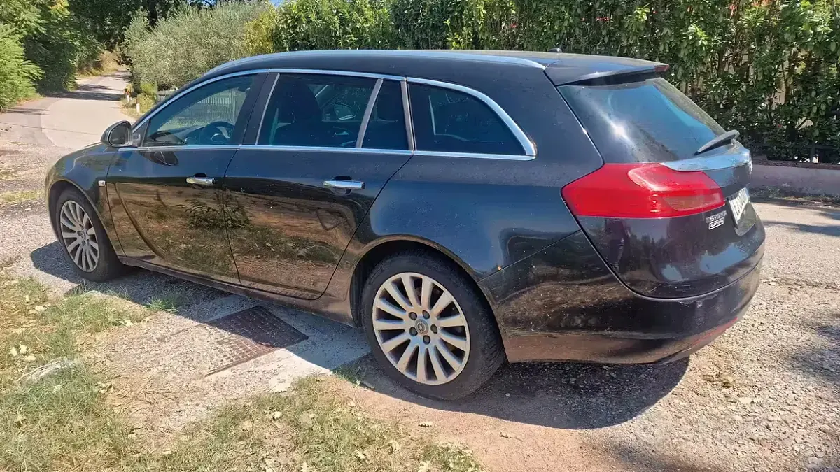 Usata Opel Insignia 160 CV (117 kW) 2011 Nero Station wagon